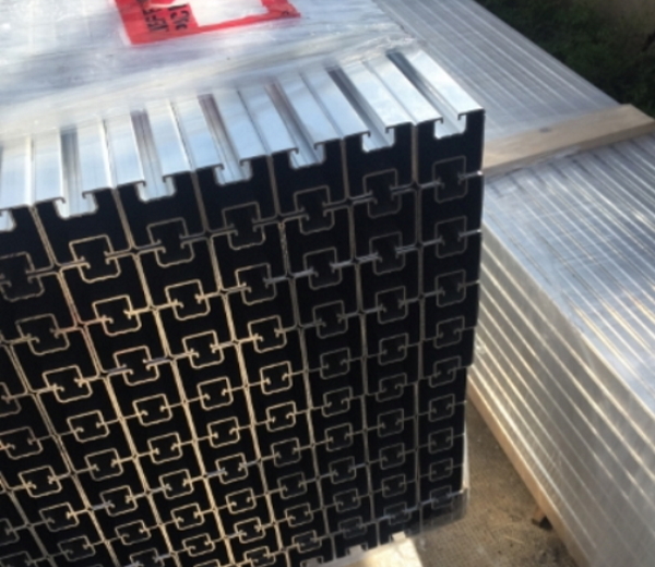 Profil de aluminiu pentru montaj panouri fotovoltaice