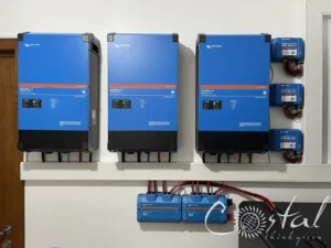 două invertoare Victron MultiPlus-II 48/8000/110-100 montate pe perete